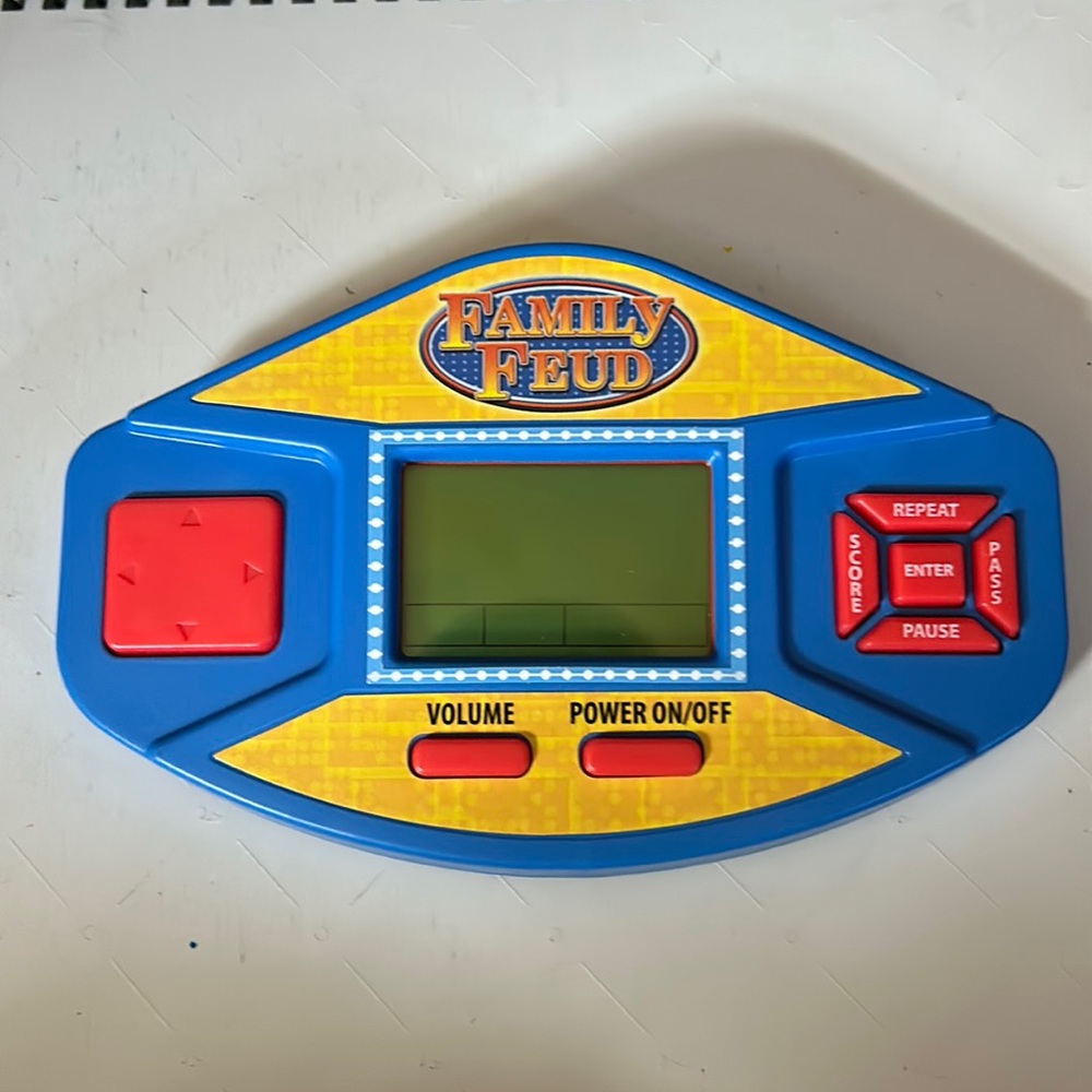 Family Feud handheld game, in great condition